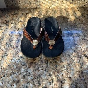 Vionic Hilda Thong Sandals, Brown, Women's 6.5